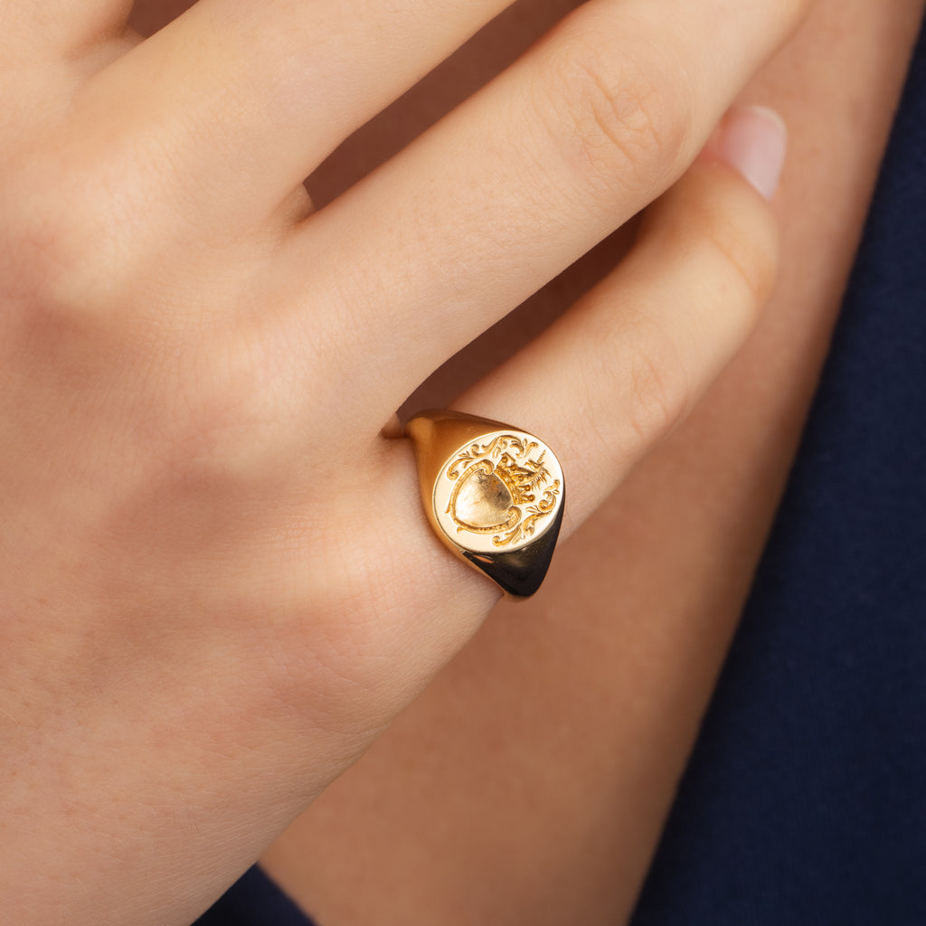 Engraved 18ct yellow gold signet ring
