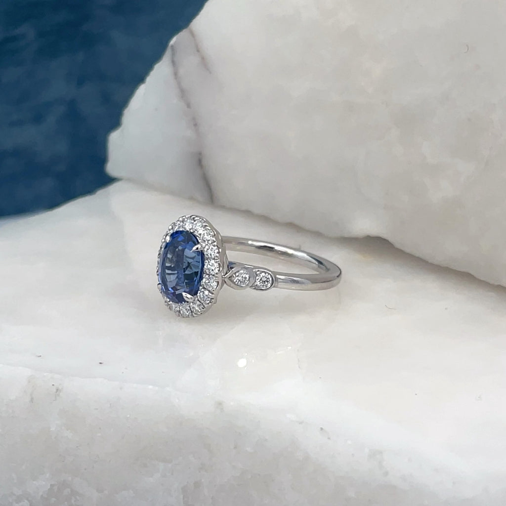 Ceylon sapphire & diamond ring