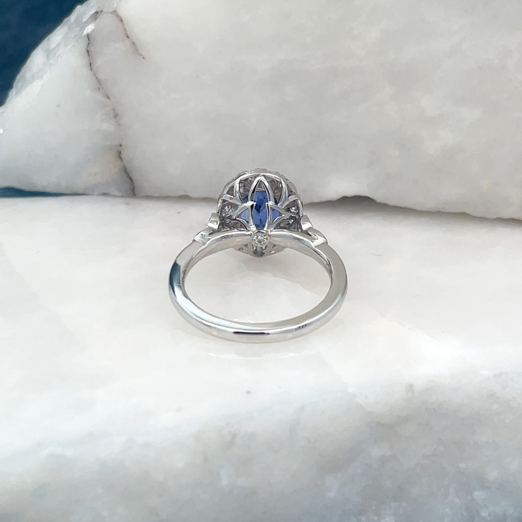 Ceylon sapphire & diamond ring