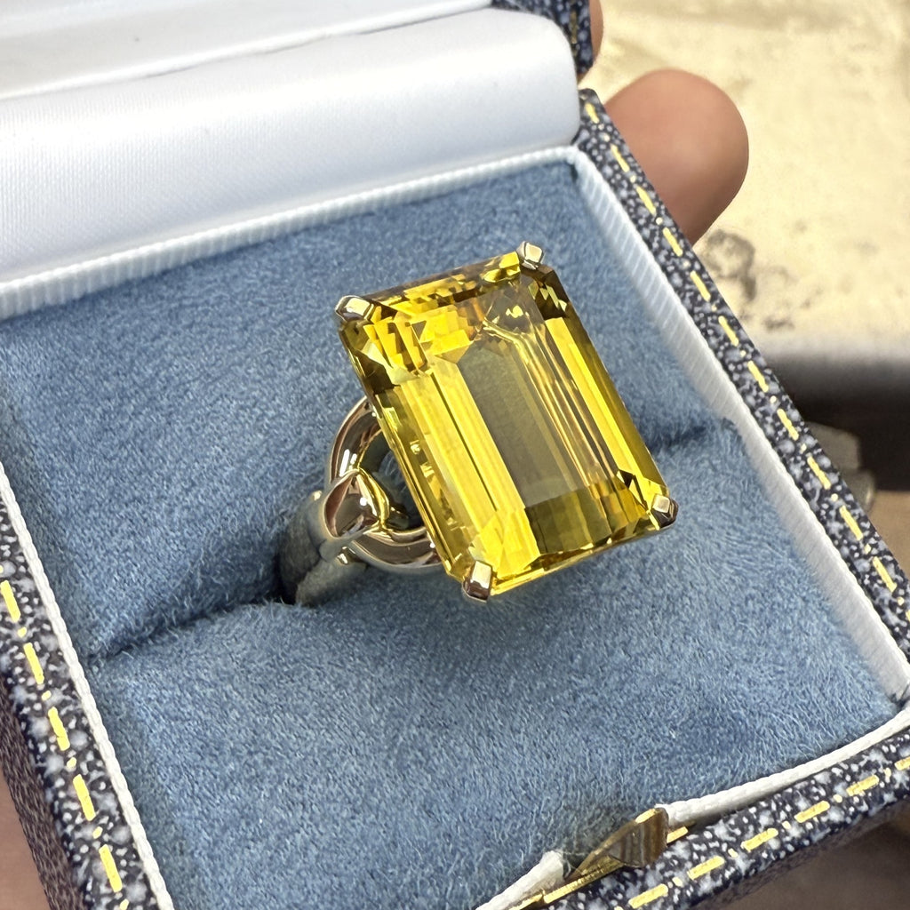 18ct Yellow Gold & 19.14ct Heliodor Ring in Matthew Ely Jewellery Box