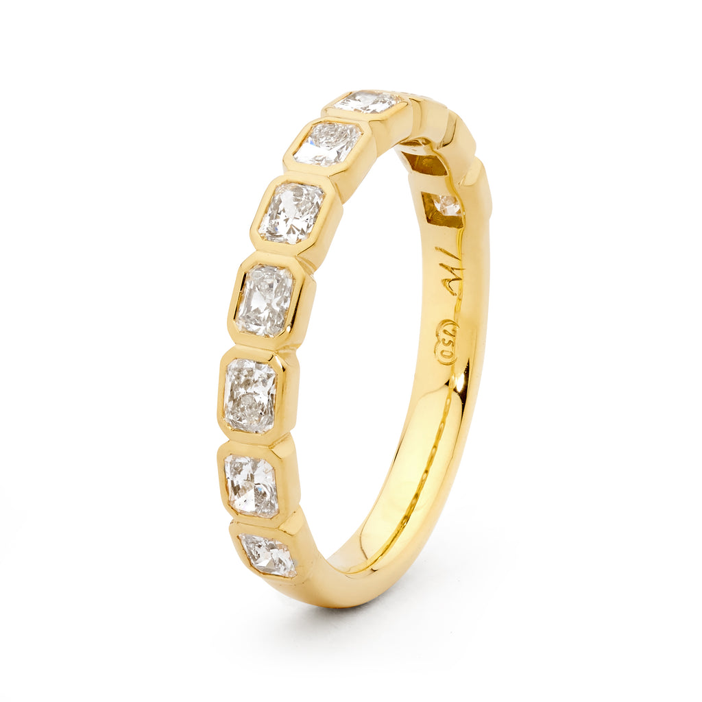 18ct Yellow Gold & Radiant Cut Diamond Wedding Band